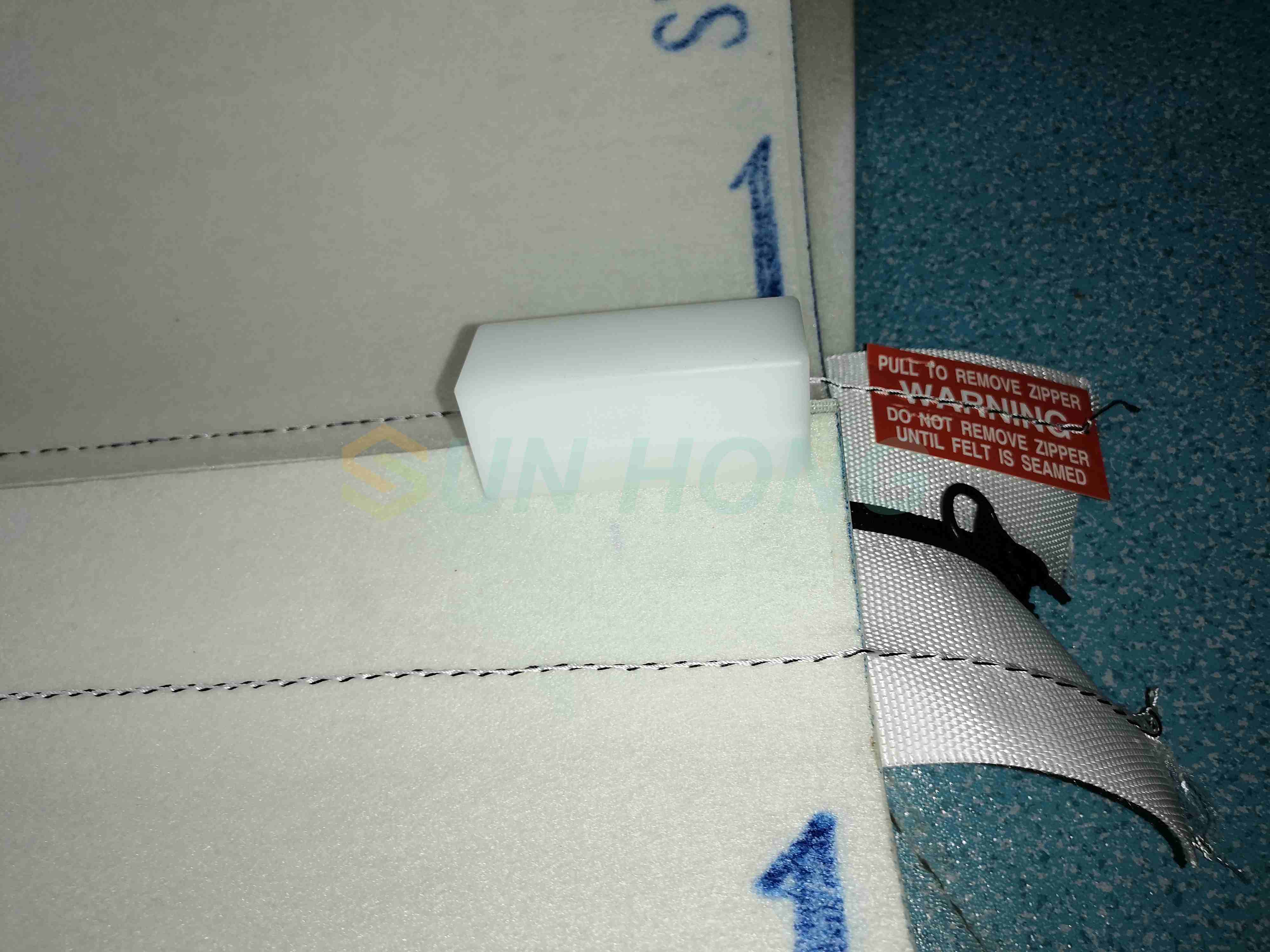 Vestiário de papel, prensa costurada FELT
