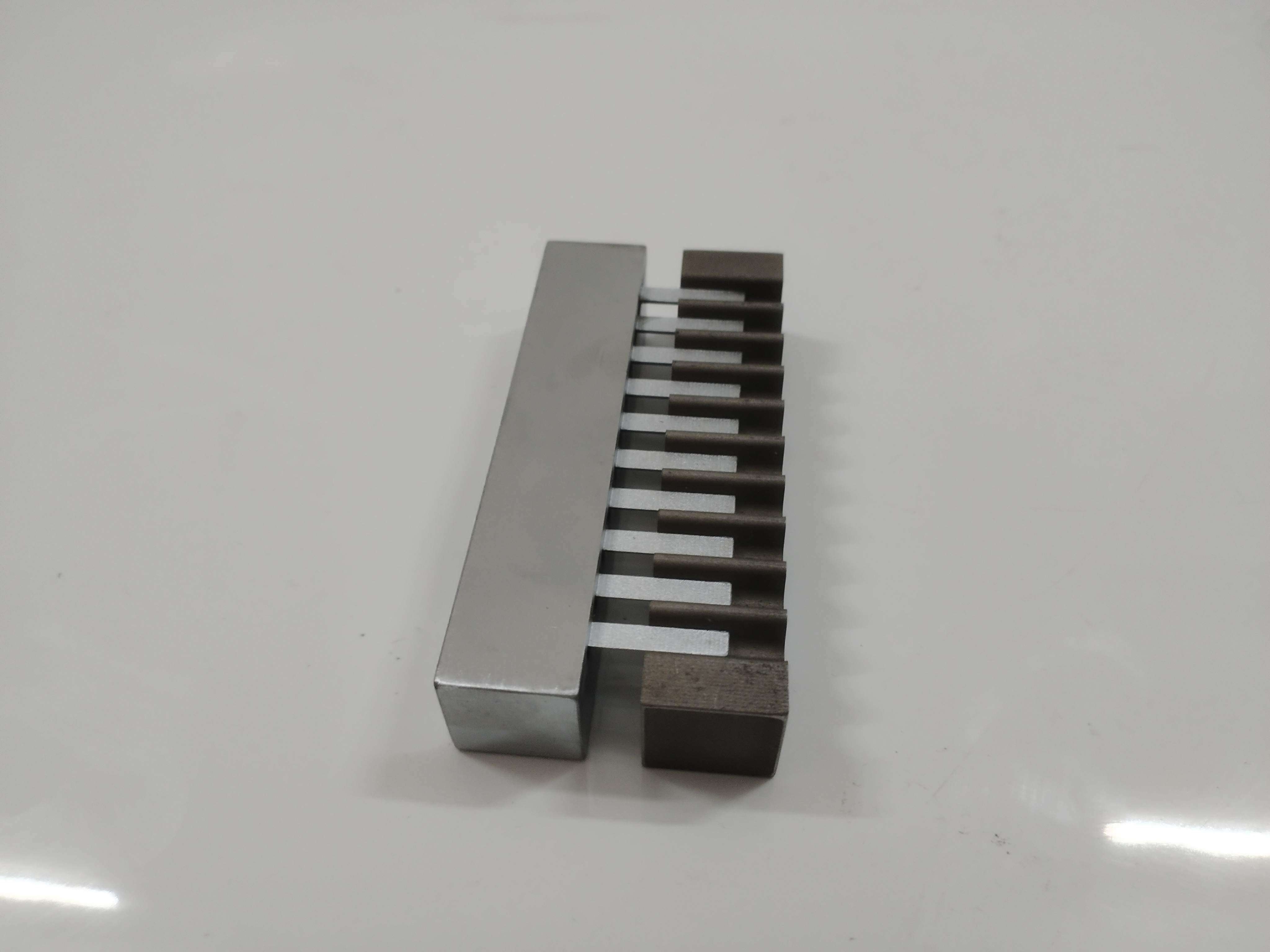 Flutuador vertical de papelão