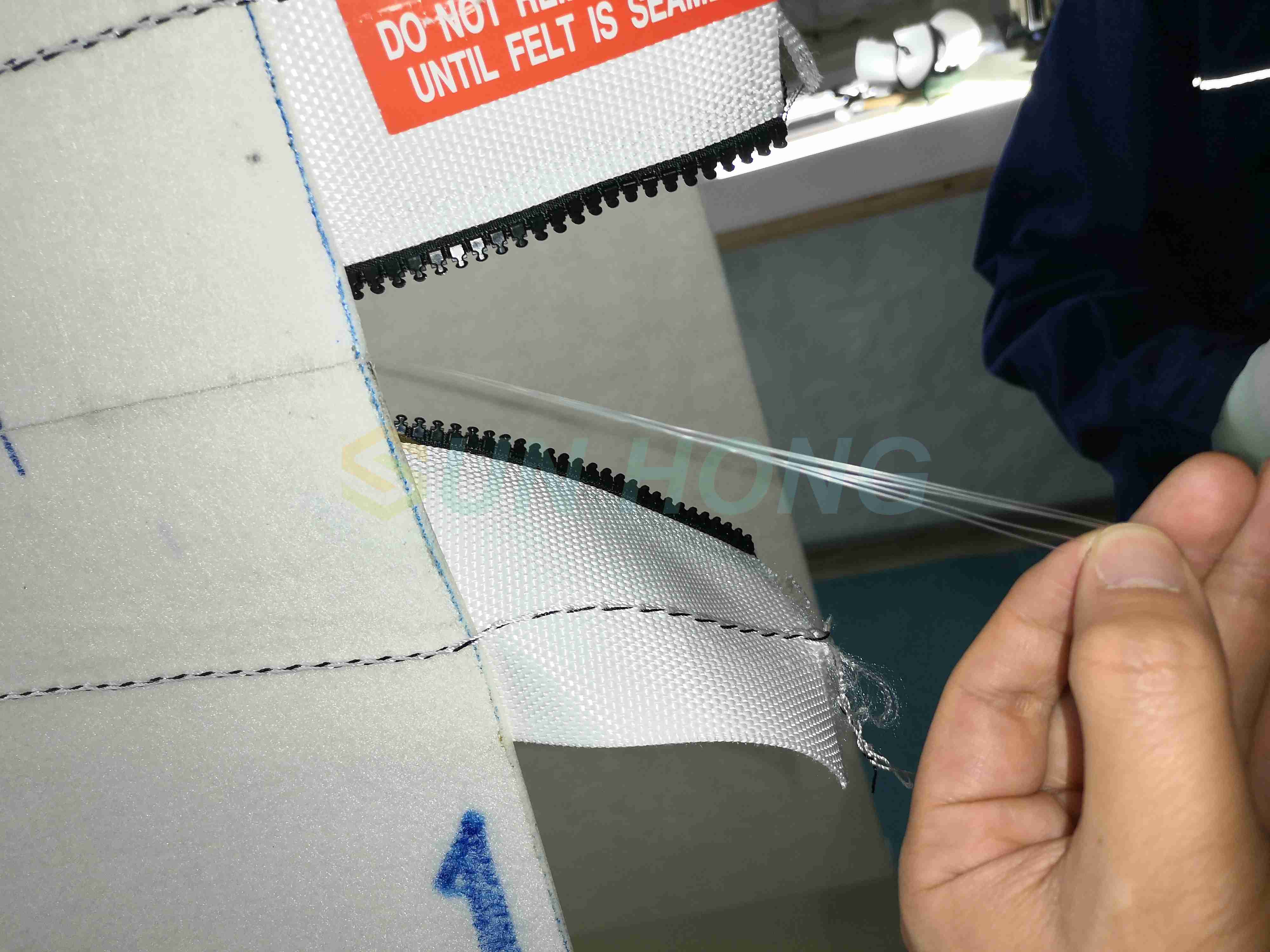 Vestiário de papel, prensa costurada FELT