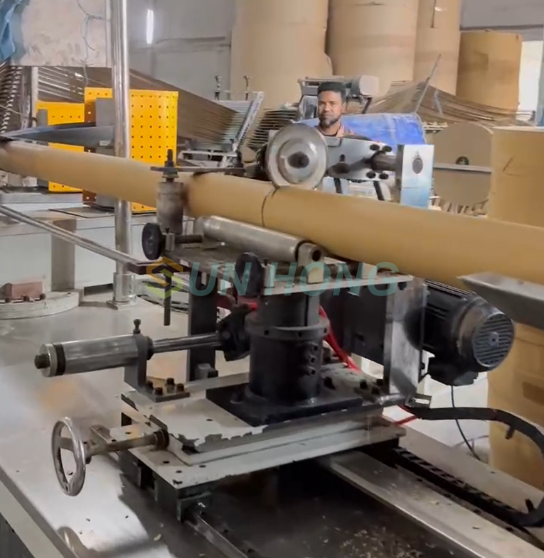 Máquina de tubo de papel CNC de quatro cabeças