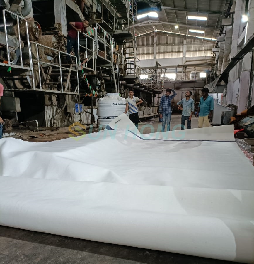 A placa de celulose sentiu a fabricação de papel